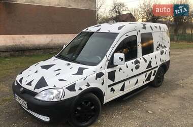 Грузопассажирский фургон Opel Combo 2003 в Калуше