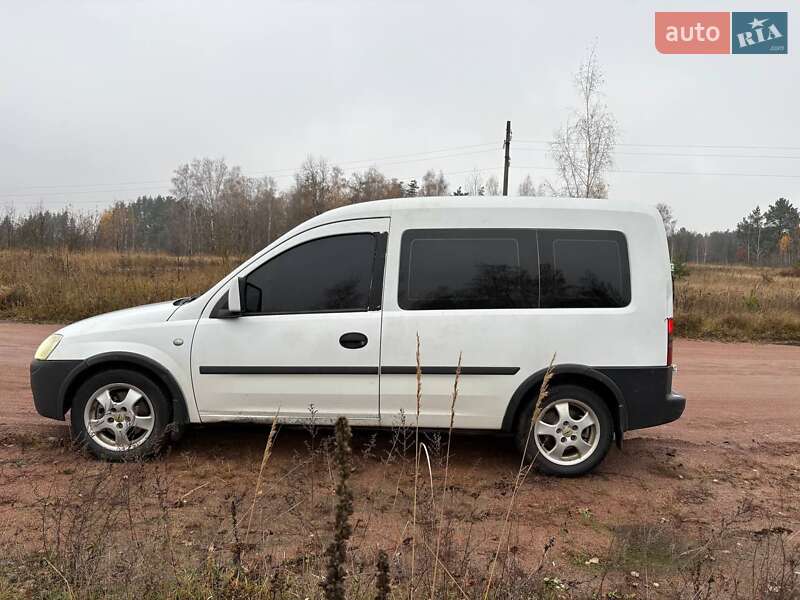 Минивэн Opel Combo 2005 в Коростене