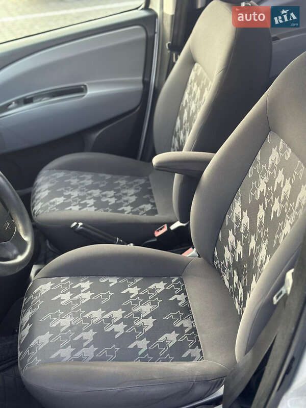 Мінівен Opel Combo 2013 в Тернополі