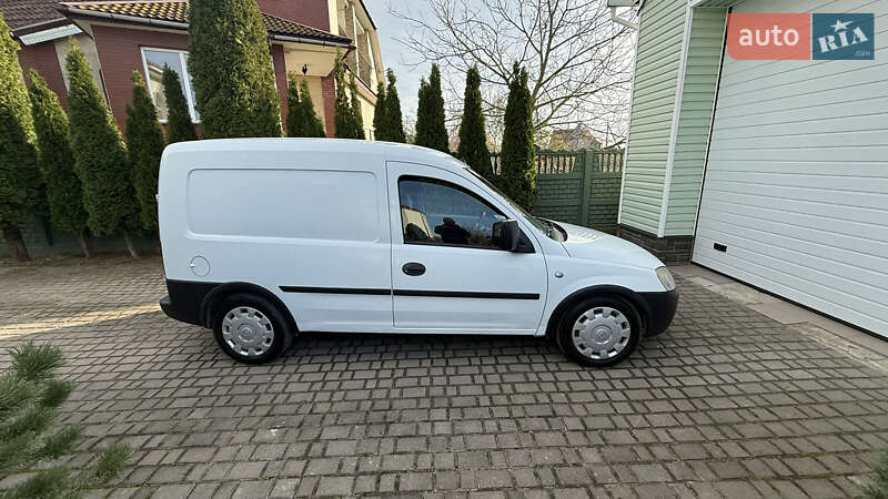 Вантажний фургон Opel Combo 2005 в Костопілі