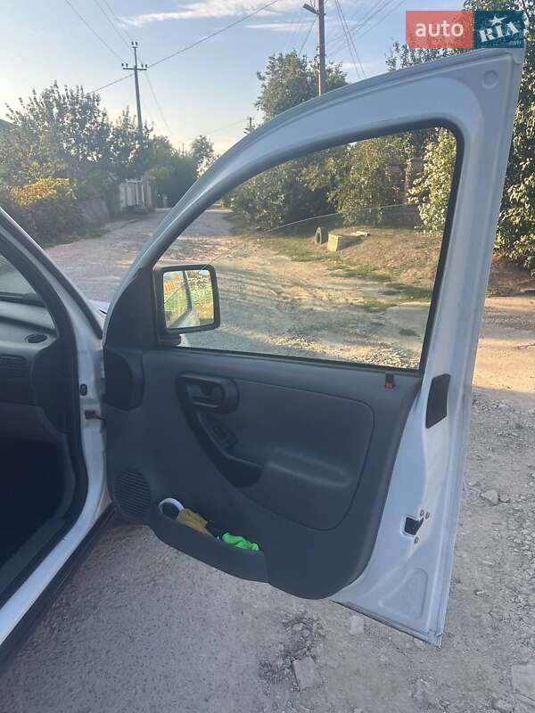 Мінівен Opel Combo 2005 в Дніпрі