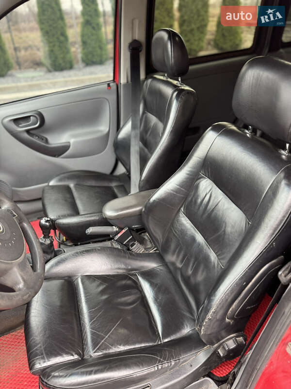 Минивэн Opel Combo 2003 в Почаеве