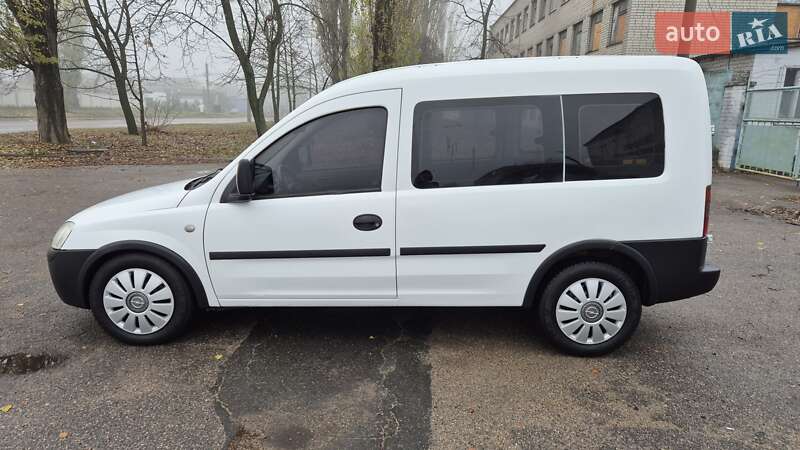 Вантажний фургон Opel Combo 2011 в Черкасах