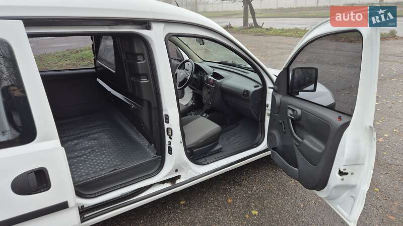Вантажний фургон Opel Combo 2011 в Черкасах