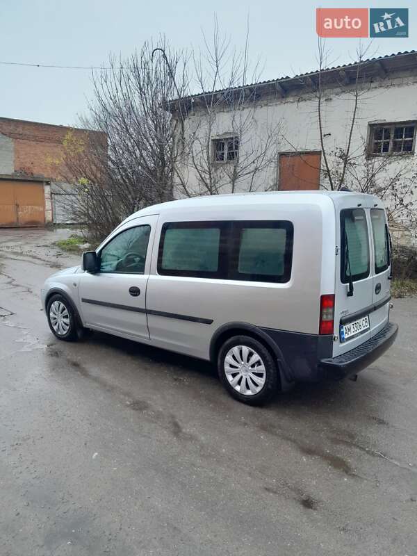 Минивэн Opel Combo 2005 в Казатине