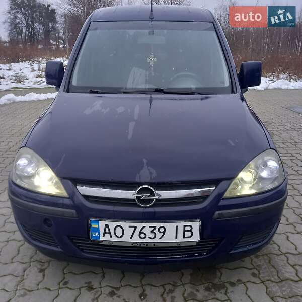 Минивэн Opel Combo 2008 в Стрые