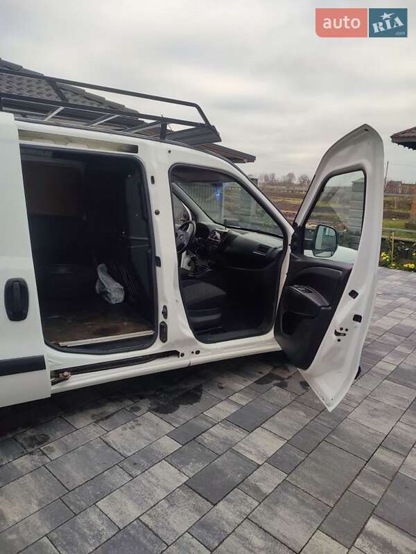 Вантажний фургон Opel Combo 2016 в Рівному