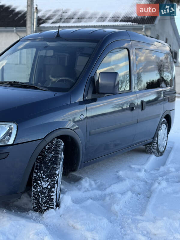 Минивэн Opel Combo 2007 в Микулинцах