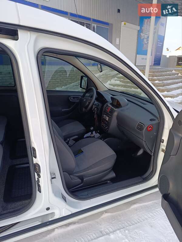 Минивэн Opel Combo 2006 в Хмельнике