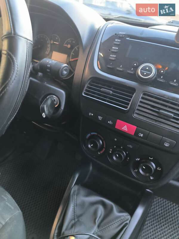 Мінівен Opel Combo 2015 в Рокитному