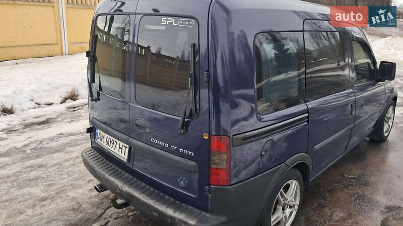 Минивэн Opel Combo 2005 в Коростене