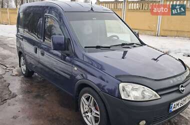 Минивэн Opel Combo 2005 в Коростене