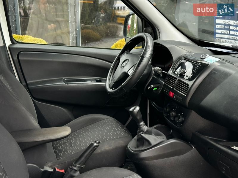 Грузовой фургон Opel Combo 2015 в Львове