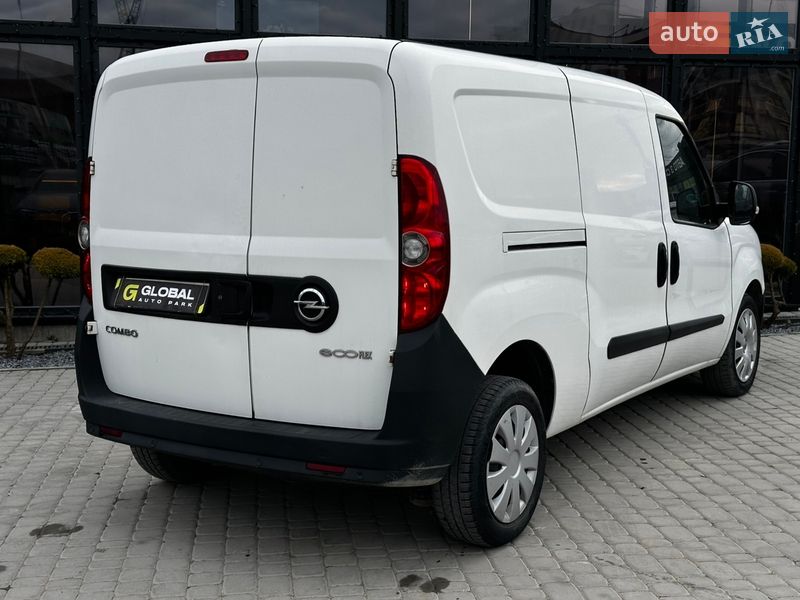 Грузовой фургон Opel Combo 2015 в Львове