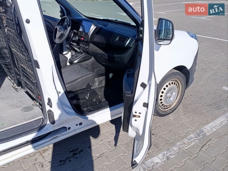 Вантажний фургон Opel Combo 2018 в Києві