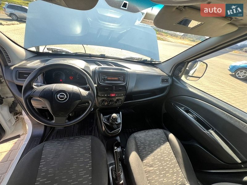 Вантажний фургон Opel Combo 2017 в Одесі