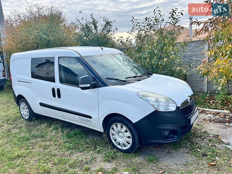Грузопассажирский фургон Opel Combo 2013 в Киеве