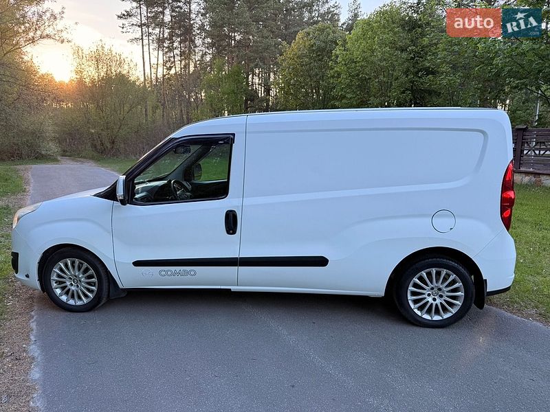 Вантажний фургон Opel Combo 2013 в Нетішині