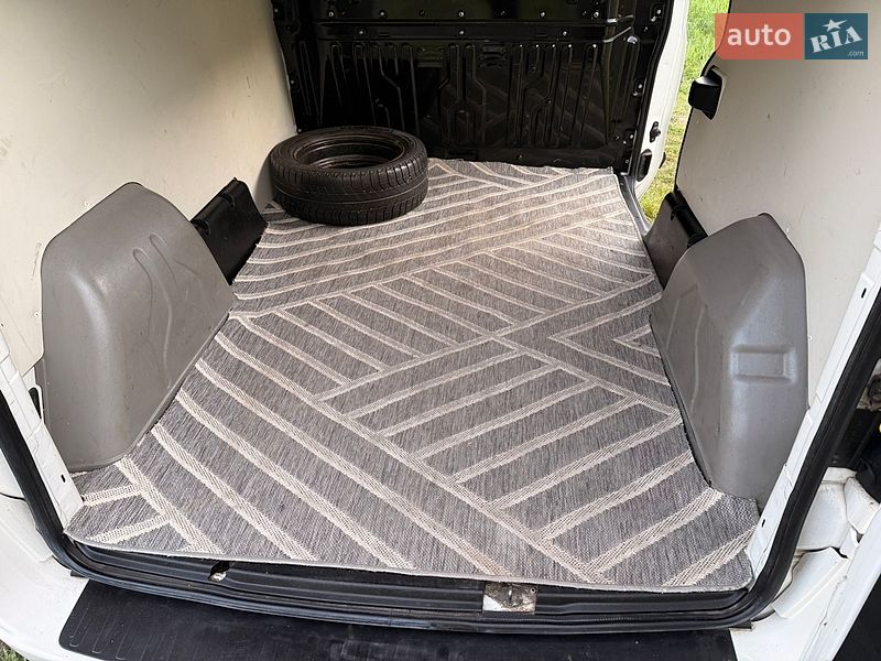Вантажний фургон Opel Combo 2013 в Нетішині