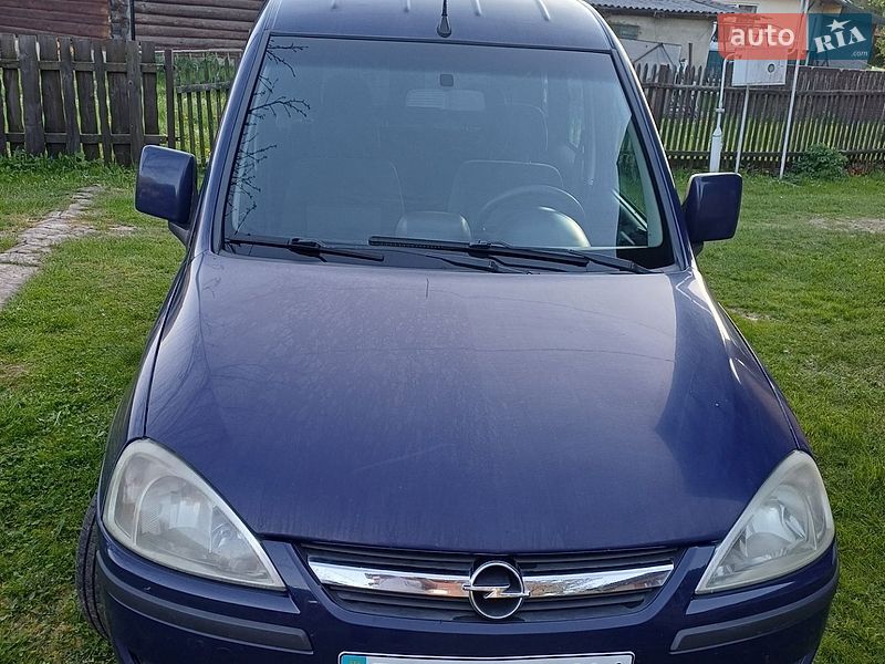 Мінівен Opel Combo 2005 в Косові