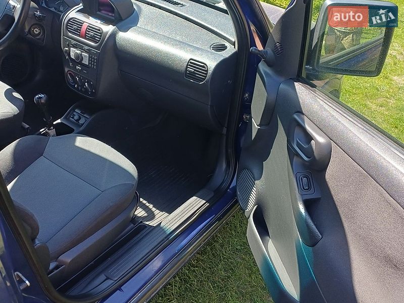 Мінівен Opel Combo 2005 в Косові