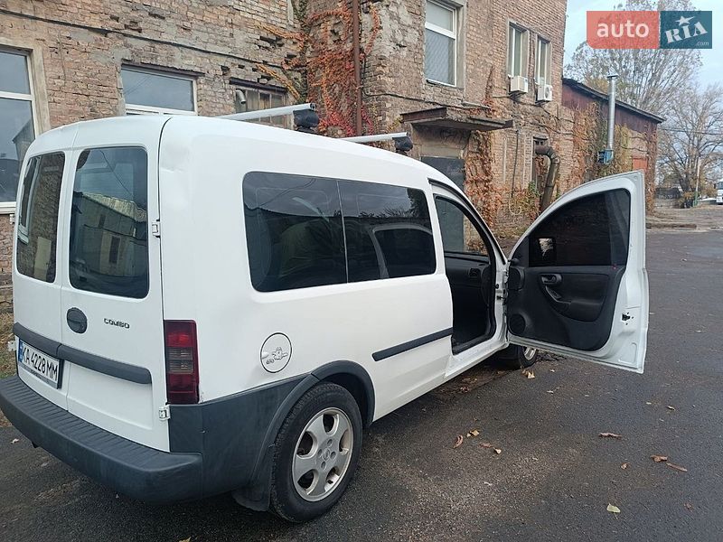 Минивэн Opel Combo 2009 в Киеве