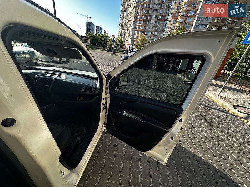 Грузовой фургон Opel Combo 2013 в Киеве