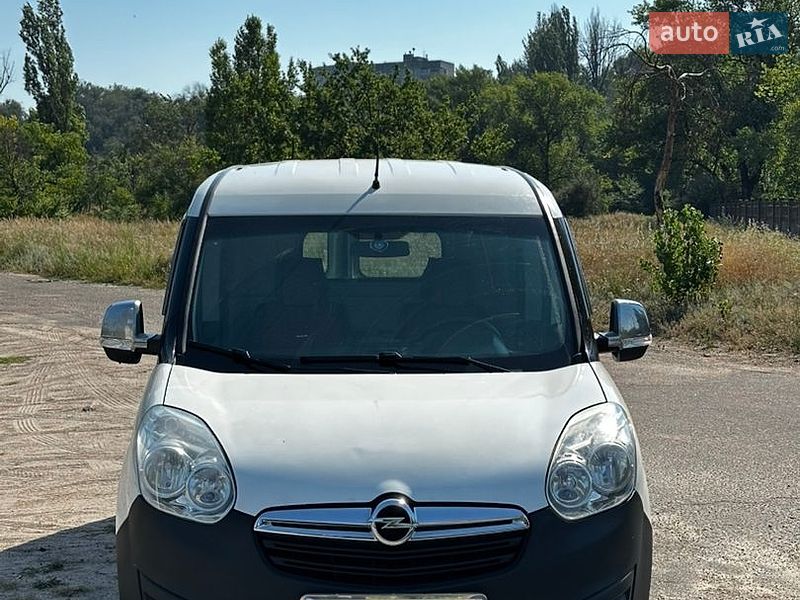 Вантажний фургон Opel Combo 2016 в Кам'янському