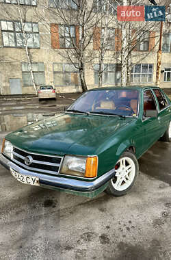 Седан Opel Commodore 1978 в Сумах