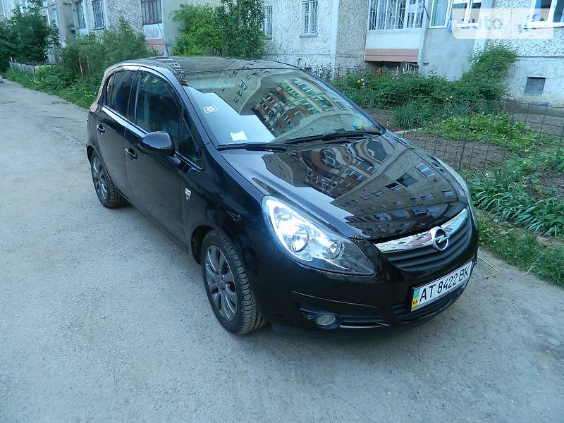 Хэтчбек Opel Corsa 2010 в Ивано-Франковске