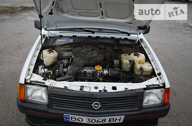 Седан Opel Corsa 1989 в Тернополе