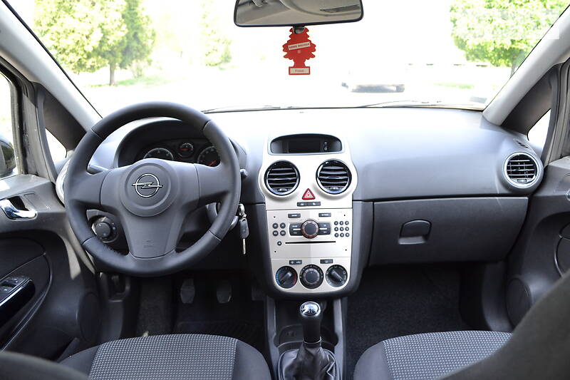 Хетчбек Opel Corsa 2009 в Калуші