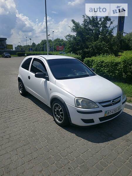 Хетчбек Opel Corsa 2004 в 