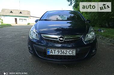 Хэтчбек Opel Corsa 2012 в Городенке