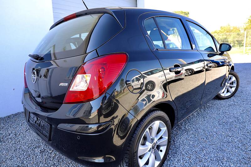 Хетчбек Opel Corsa 2015 в Дрогобичі