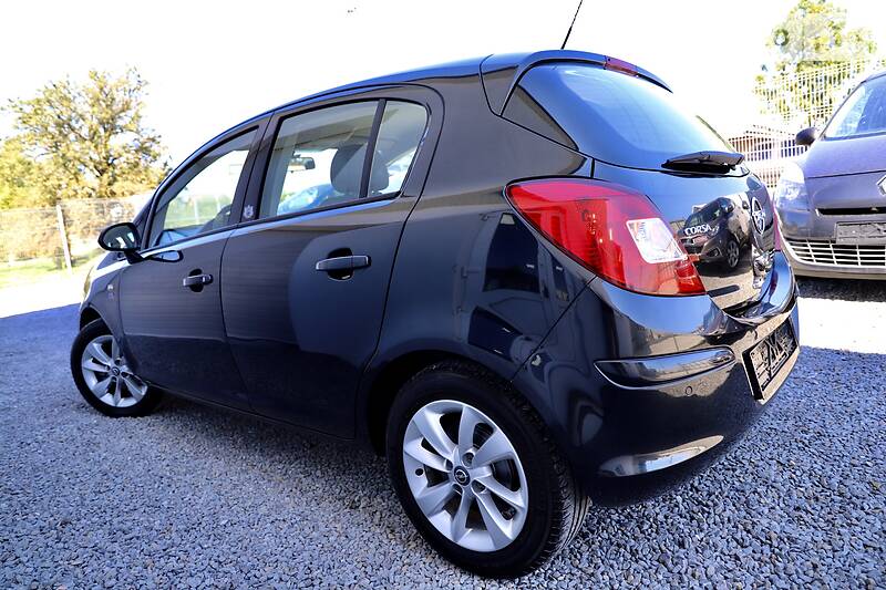 Хетчбек Opel Corsa 2015 в Дрогобичі