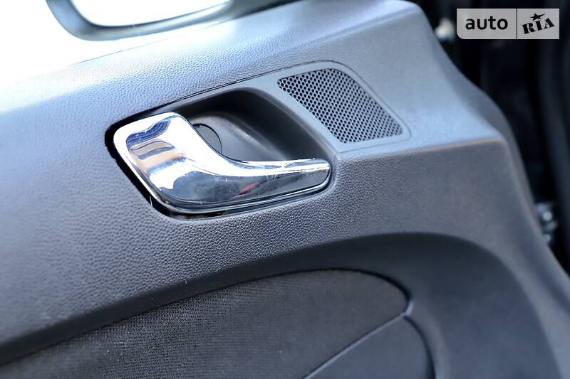 Хетчбек Opel Corsa 2015 в Дрогобичі