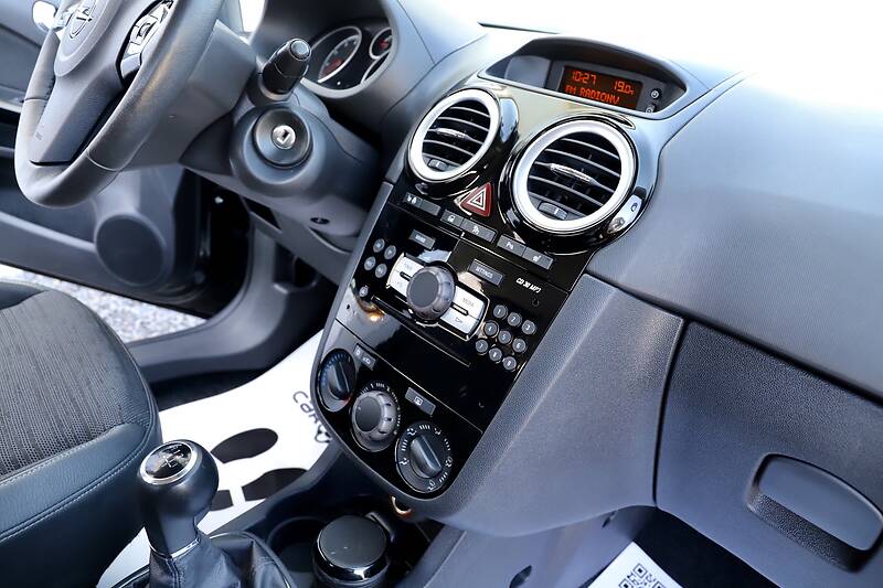 Хетчбек Opel Corsa 2015 в Дрогобичі