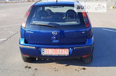 Хэтчбек Opel Corsa 2004 в Киеве