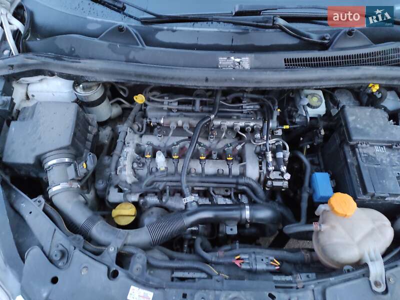 Хэтчбек Opel Corsa 2010 в Новояворовске