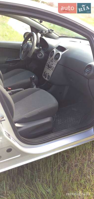 Хэтчбек Opel Corsa 2009 в Кременчуге