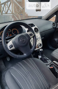 Хэтчбек Opel Corsa 2008 в 