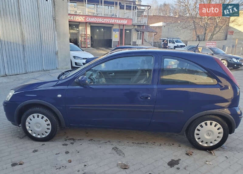 Хэтчбек Opel Corsa 2003 в Черновцах