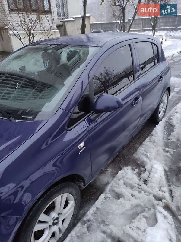 Хэтчбек Opel Corsa 2013 в Житомире