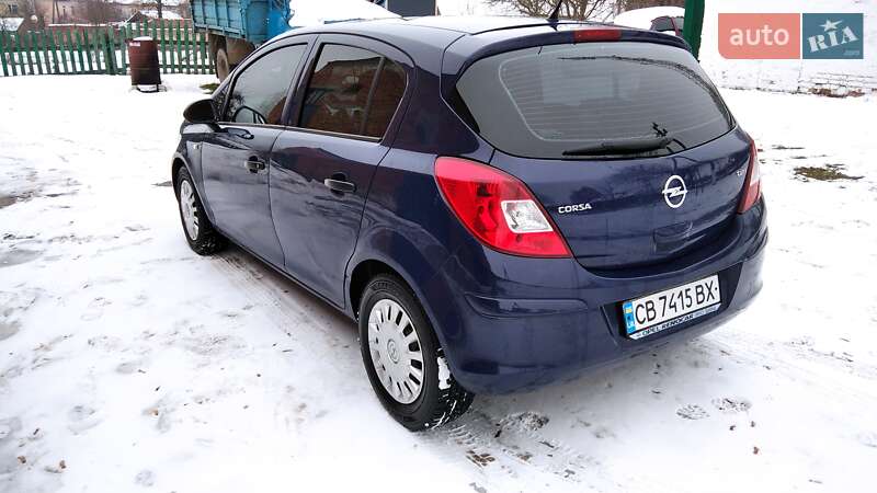 Хэтчбек Opel Corsa 2011 в Репках