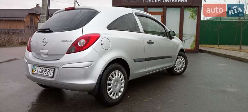 Хэтчбек Opel Corsa 2008 в Киеве