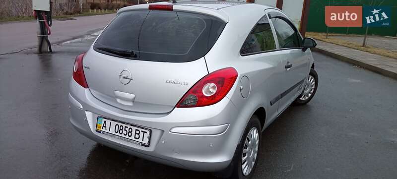 Хэтчбек Opel Corsa 2008 в Киеве