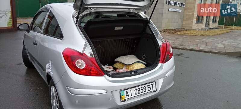 Хэтчбек Opel Corsa 2008 в Киеве