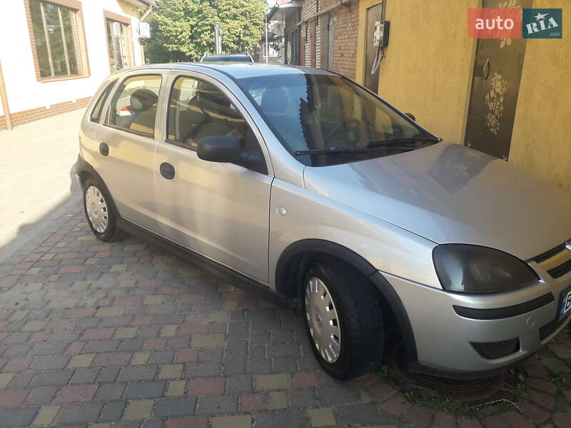 Хетчбек Opel Corsa 2002 в Шептицькому