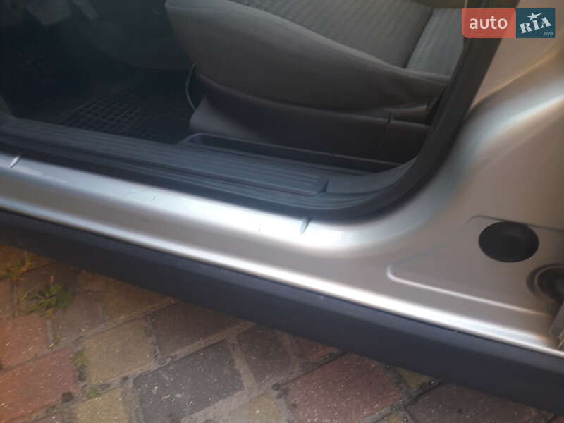Хетчбек Opel Corsa 2002 в Шептицькому